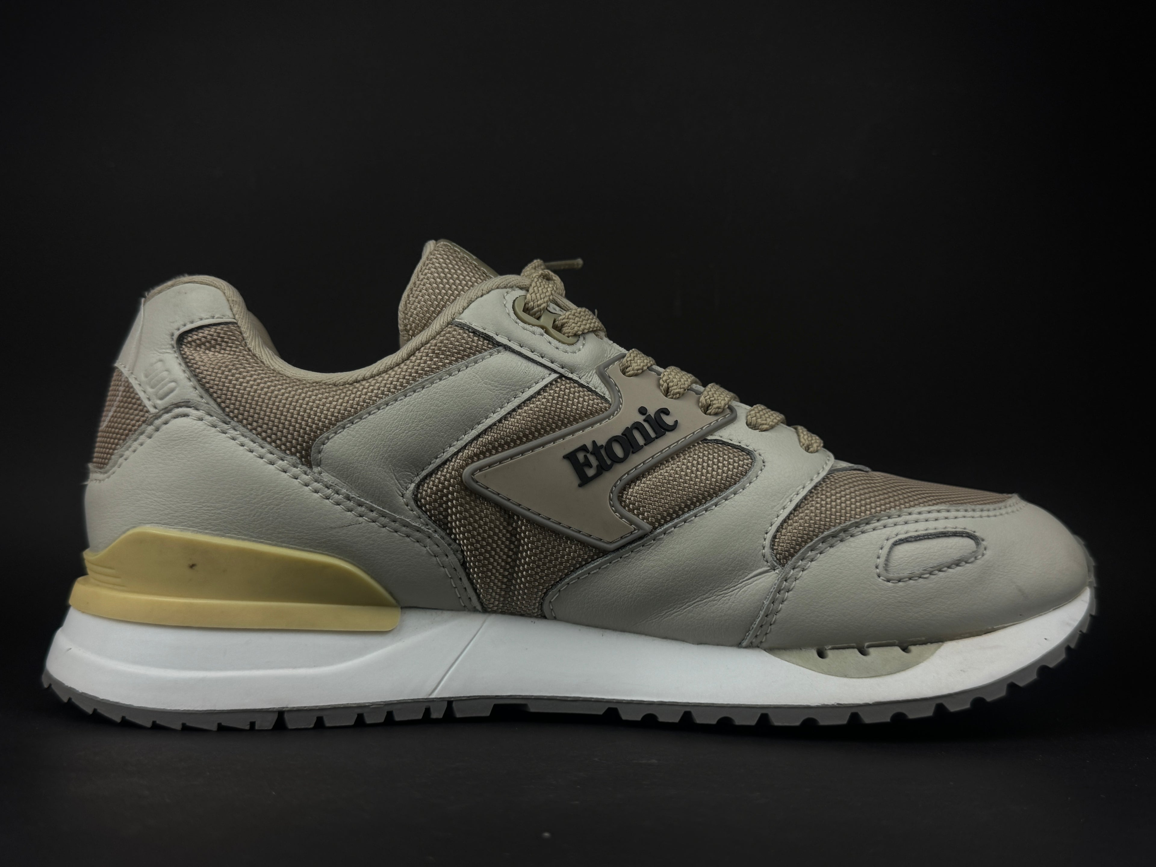 Etonic Stable Base