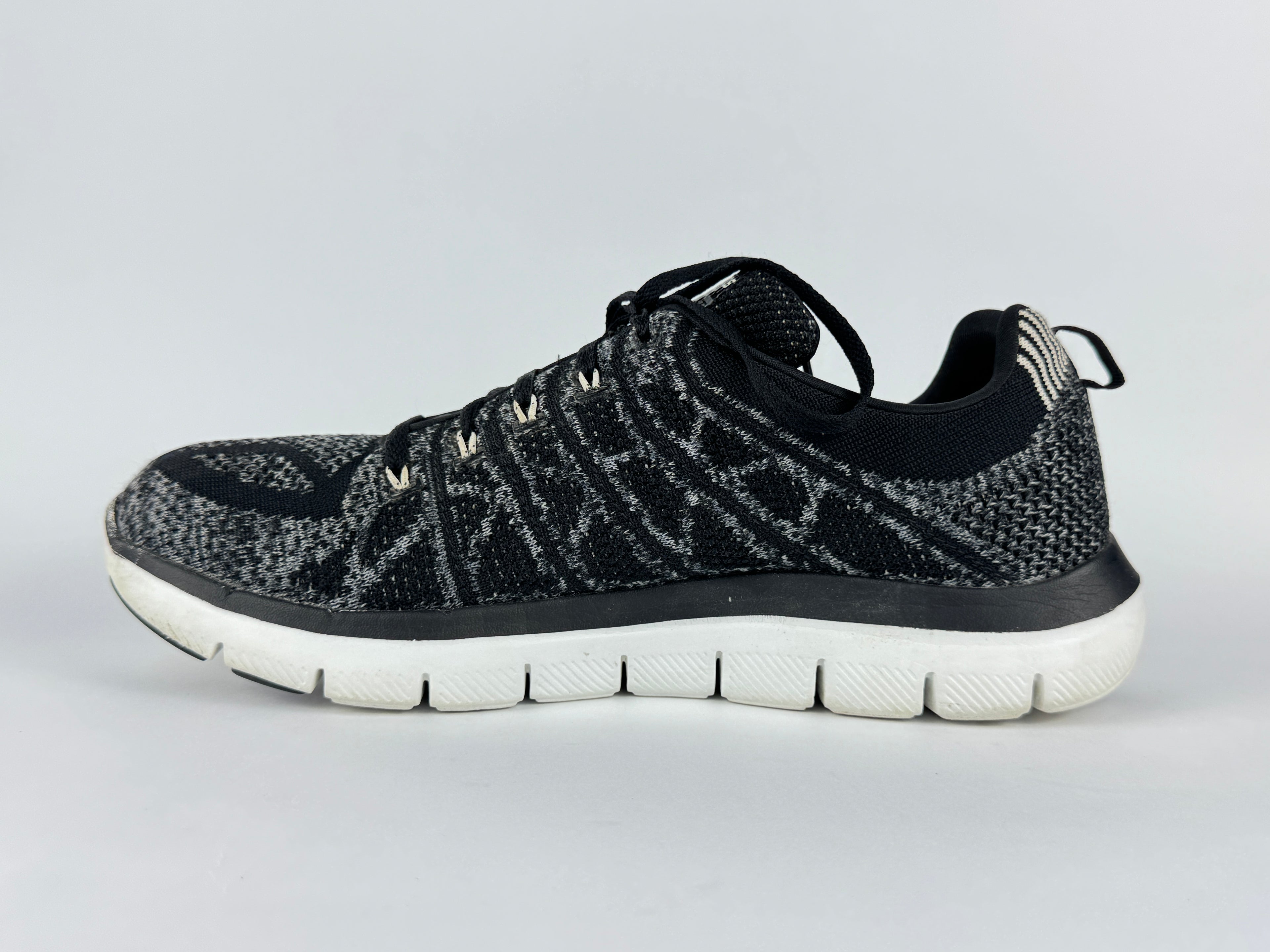 Sketchers sketch knit