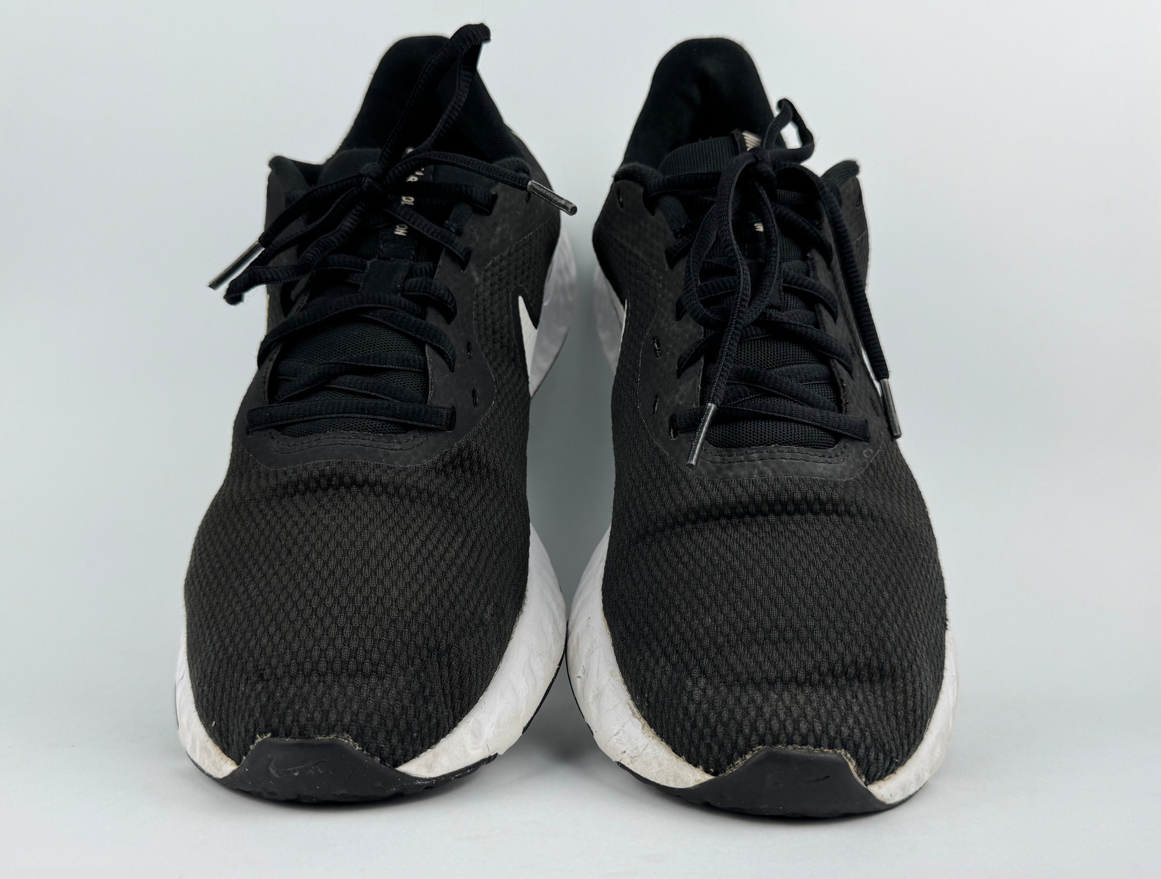 NIKE REVOLUTION 5