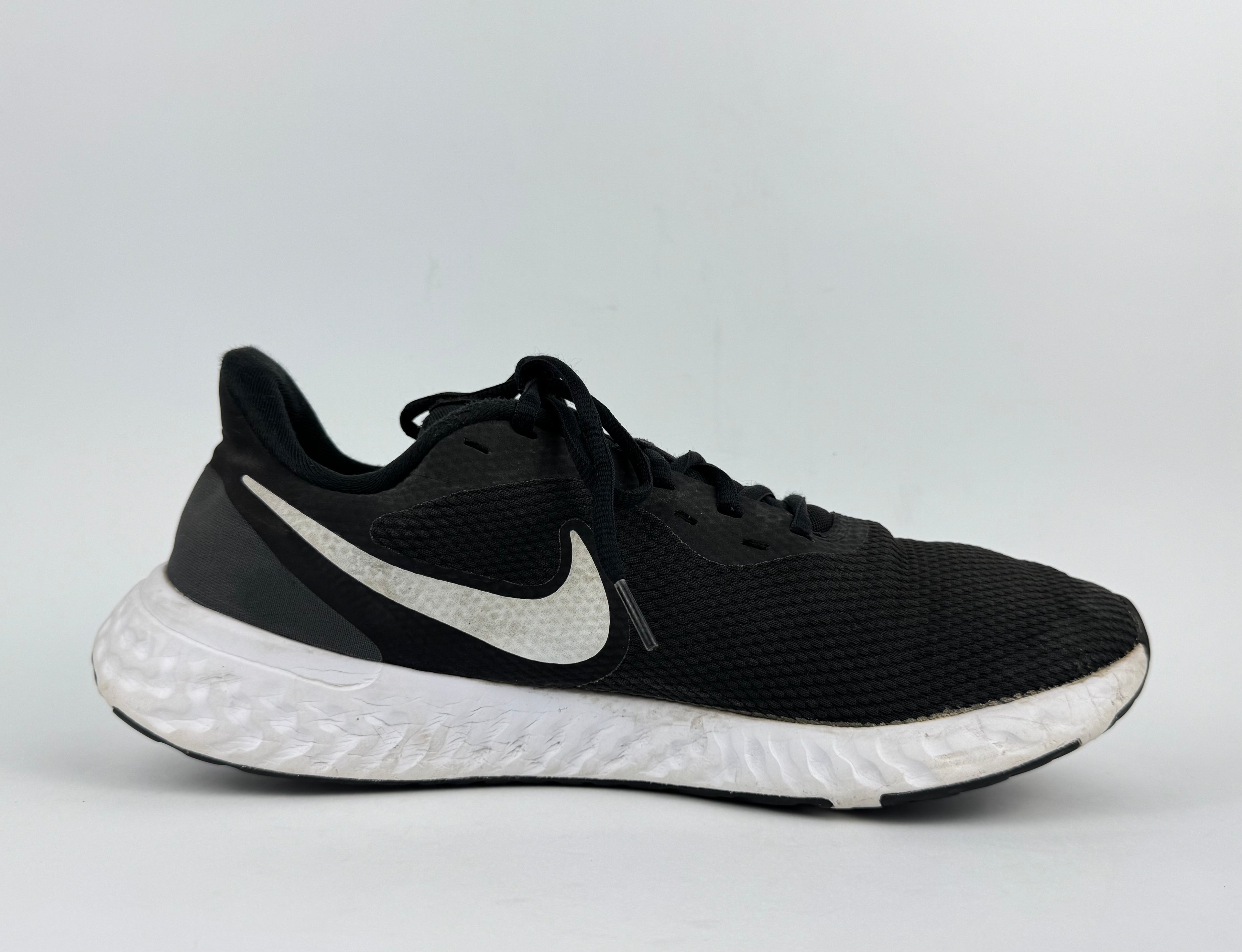NIKE REVOLUTION 5