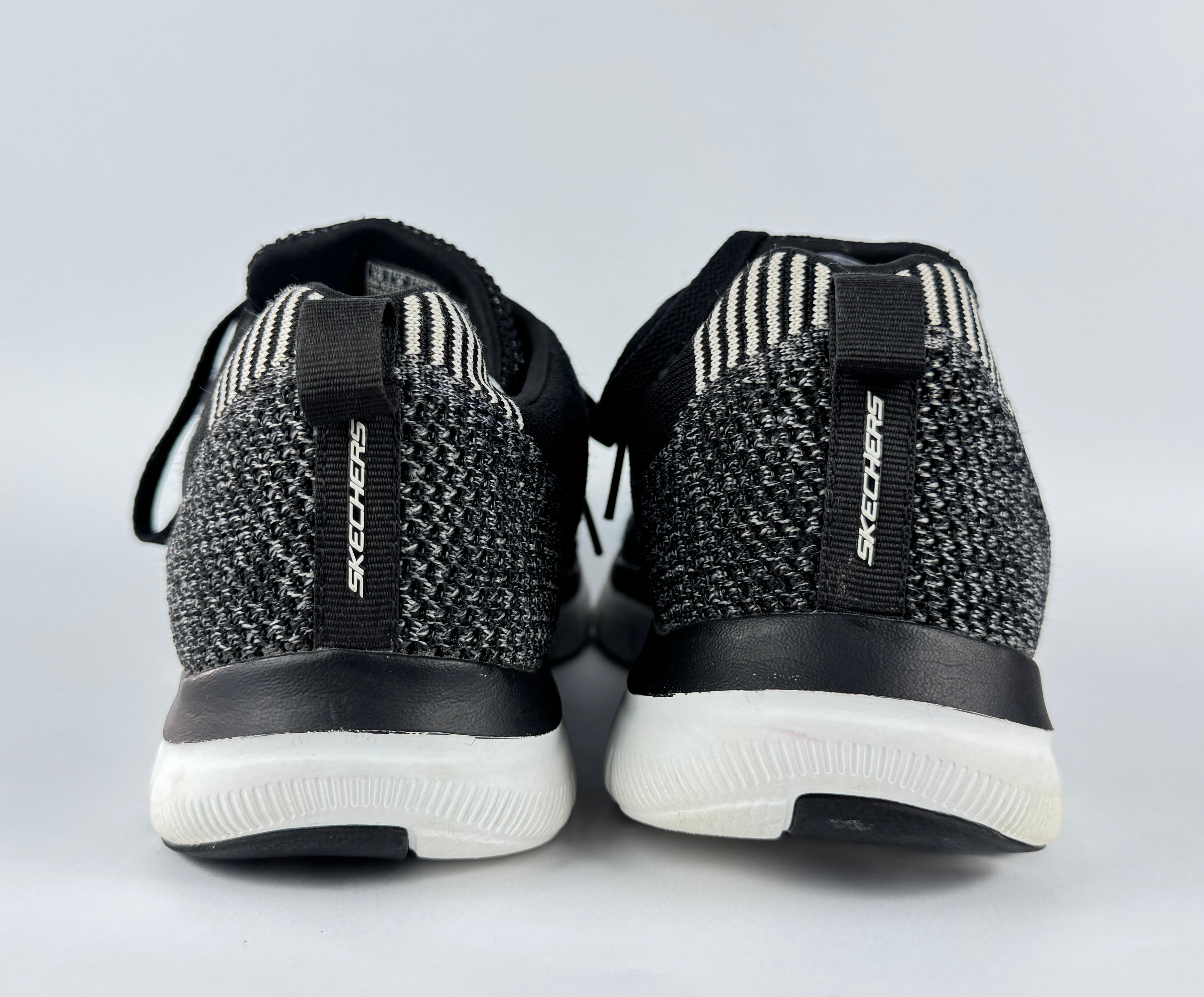 Sketchers sketch knit