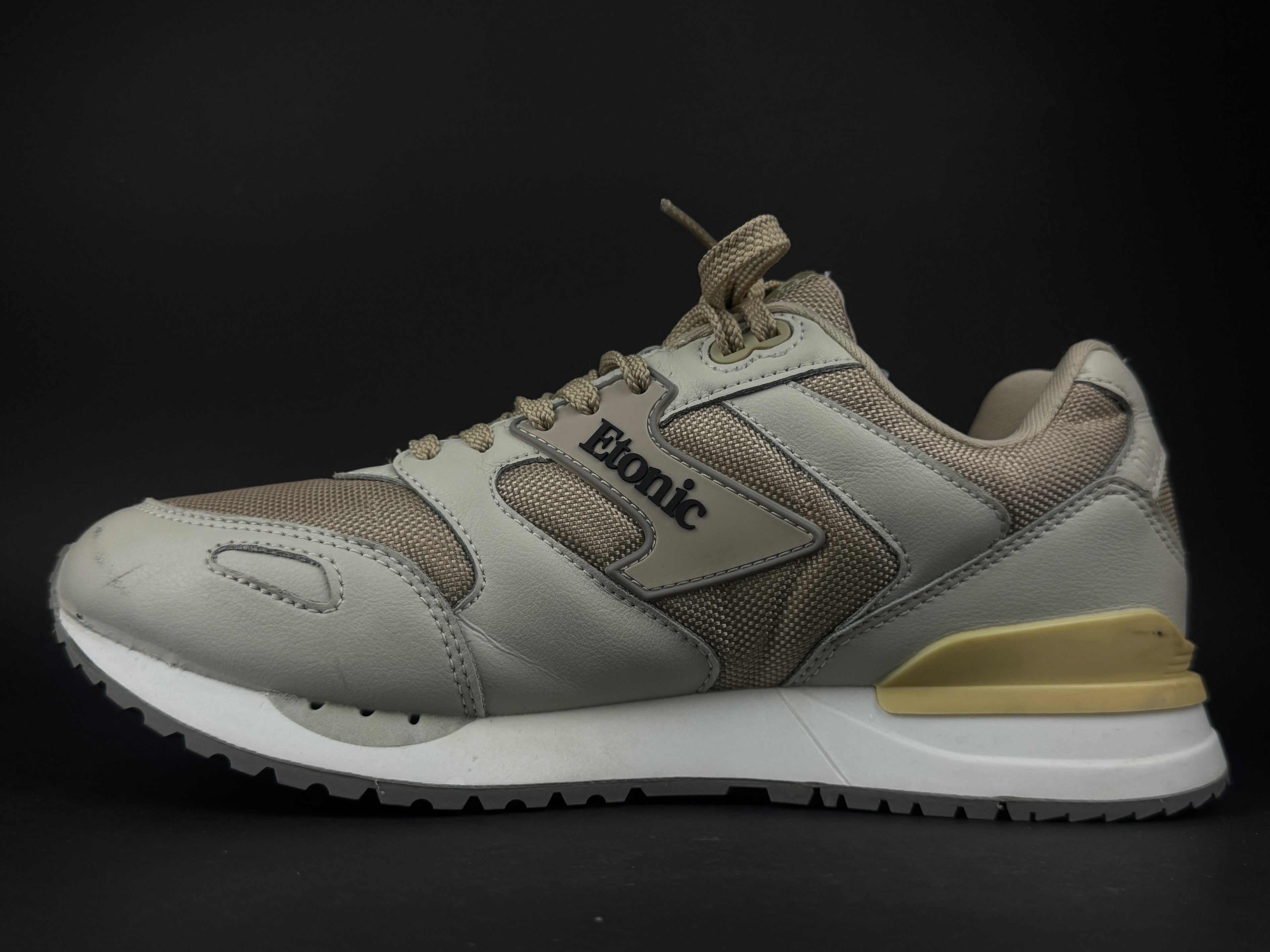Etonic Stable Base