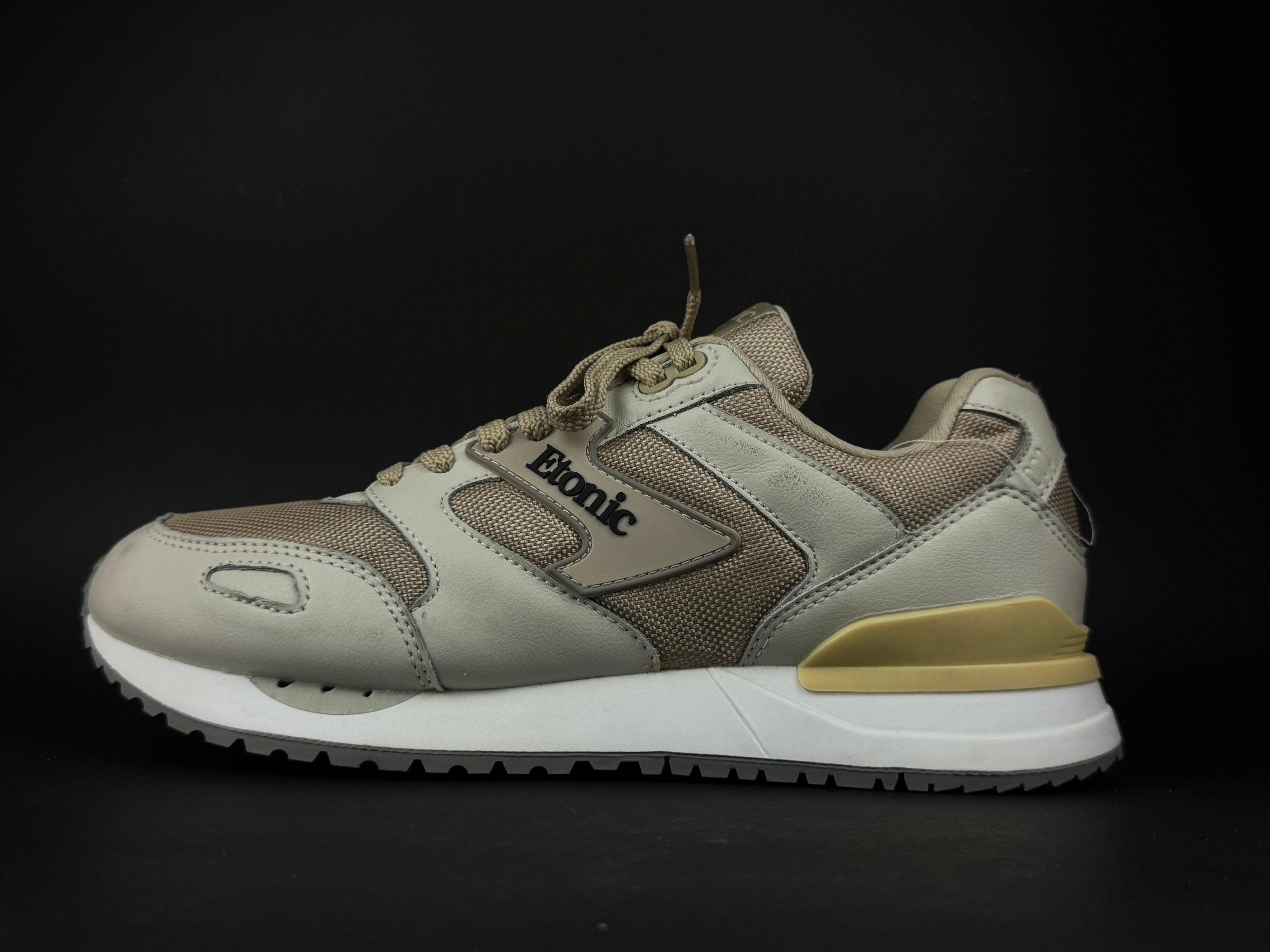 Etonic Stable Base