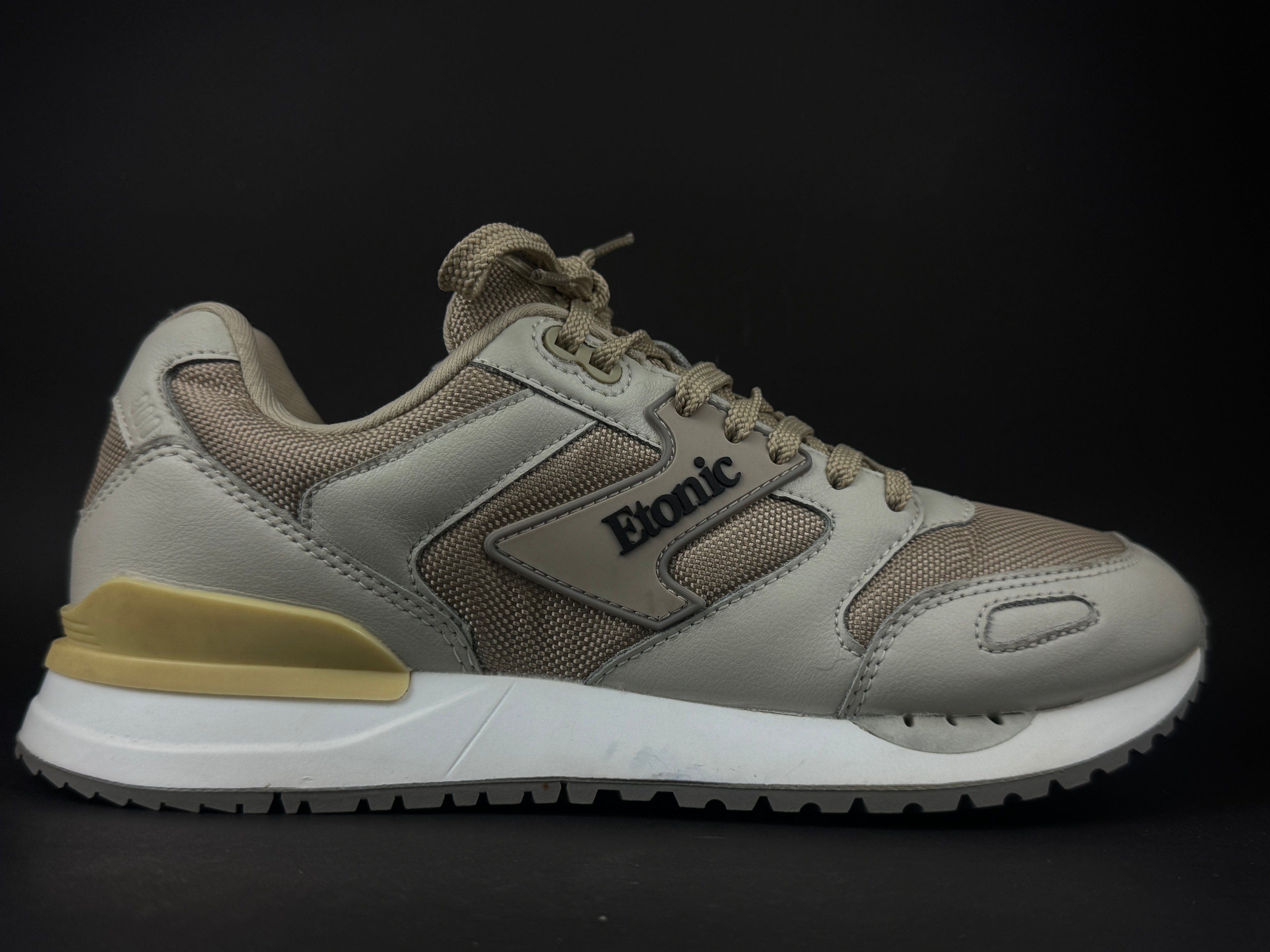 Etonic Stable Base