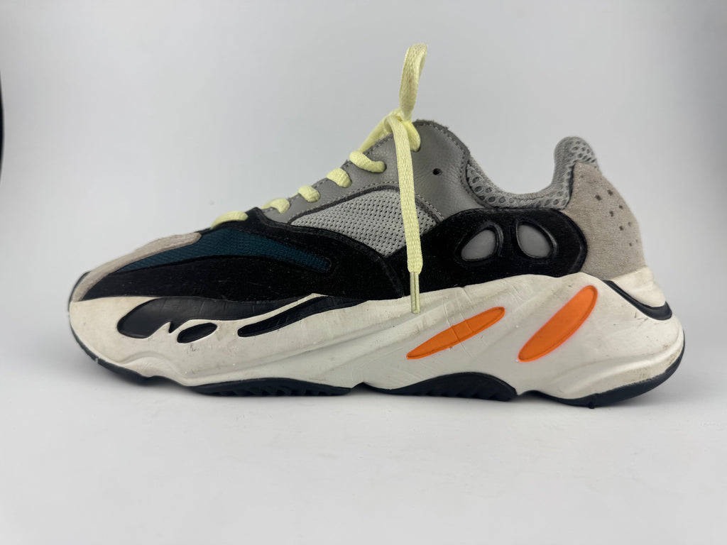 Adidas Yeezy Boost 700