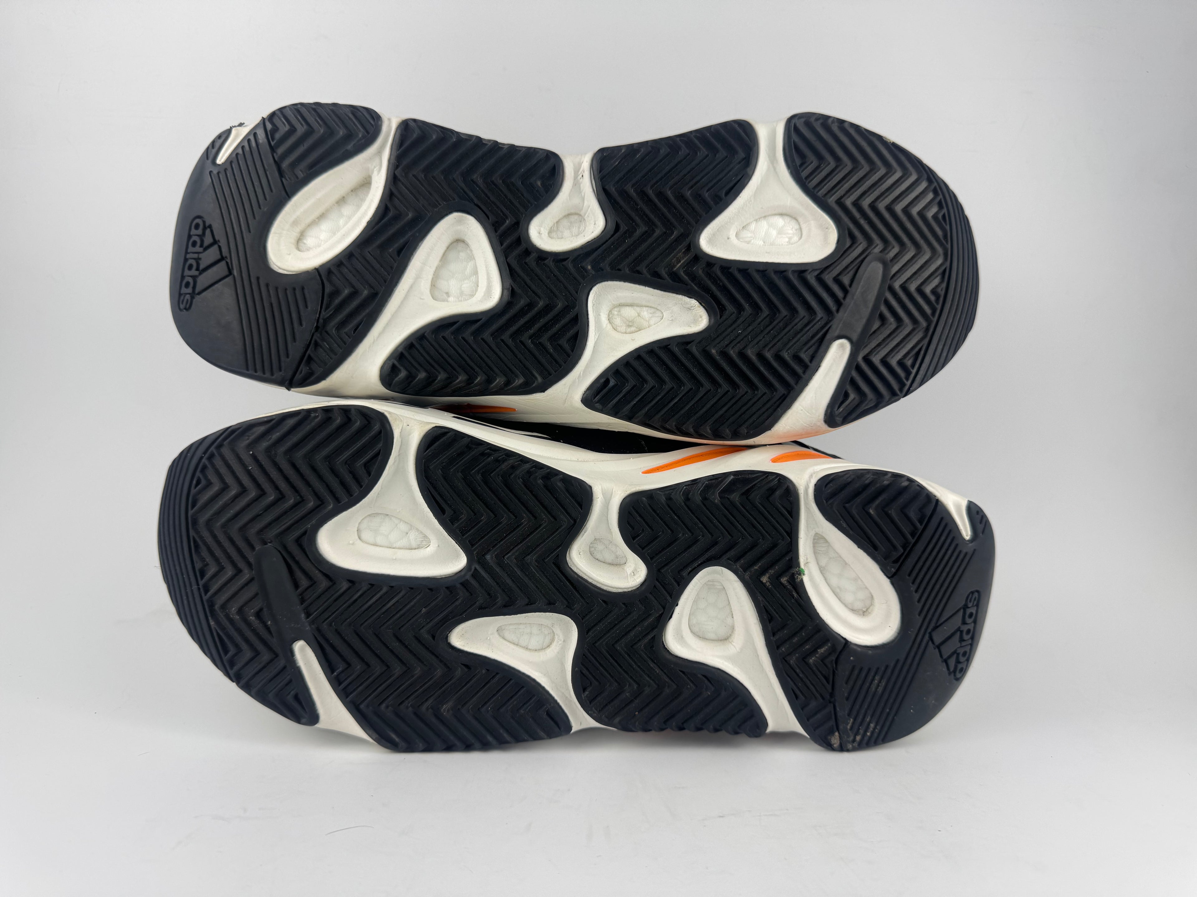 Adidas Yeezy Boost 700