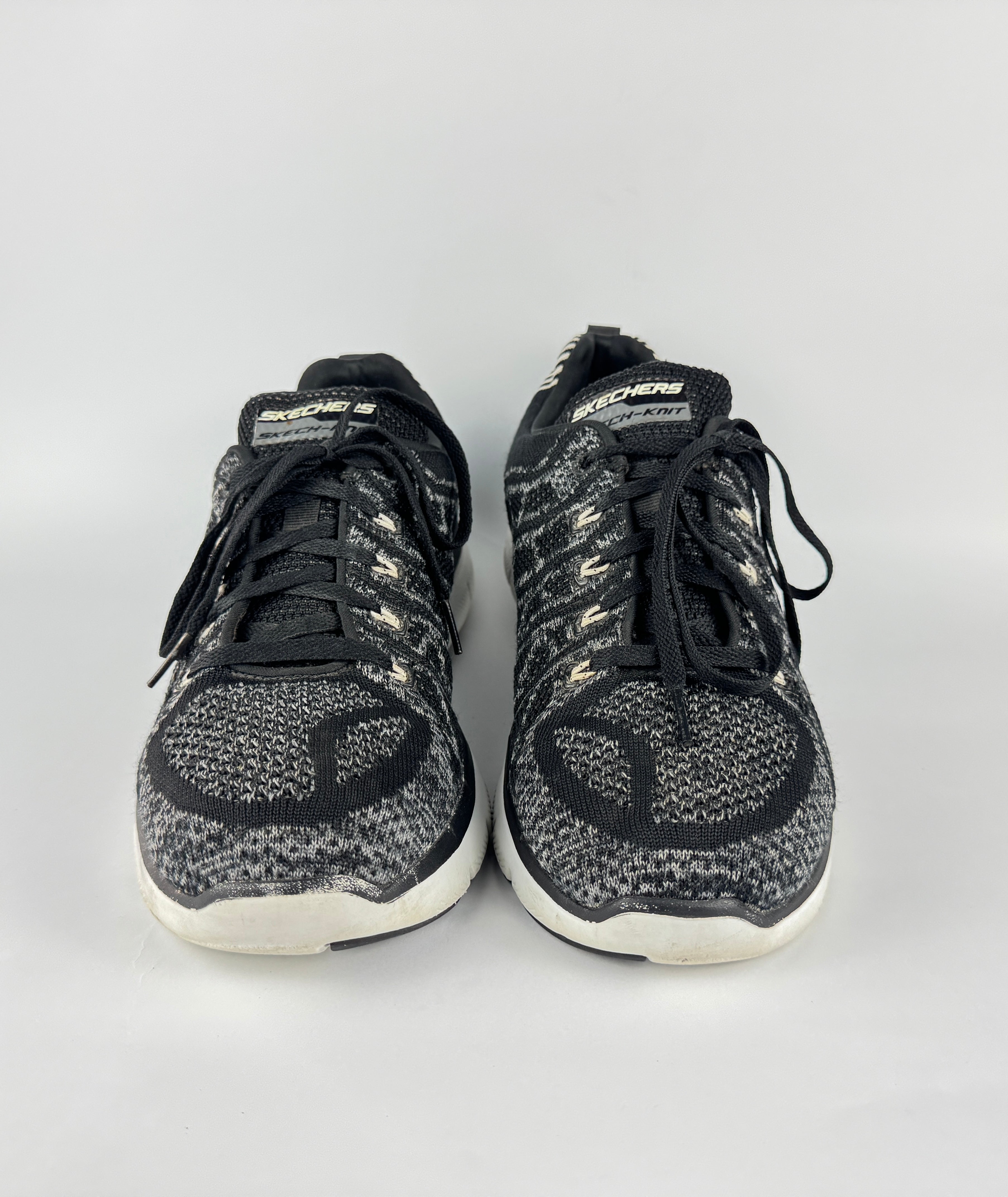 Sketchers sketch knit