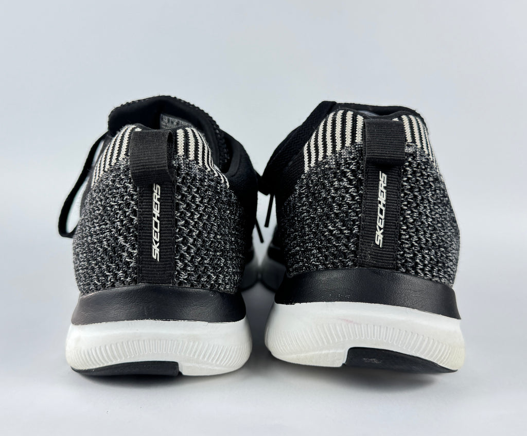 Sketchers sketch knit