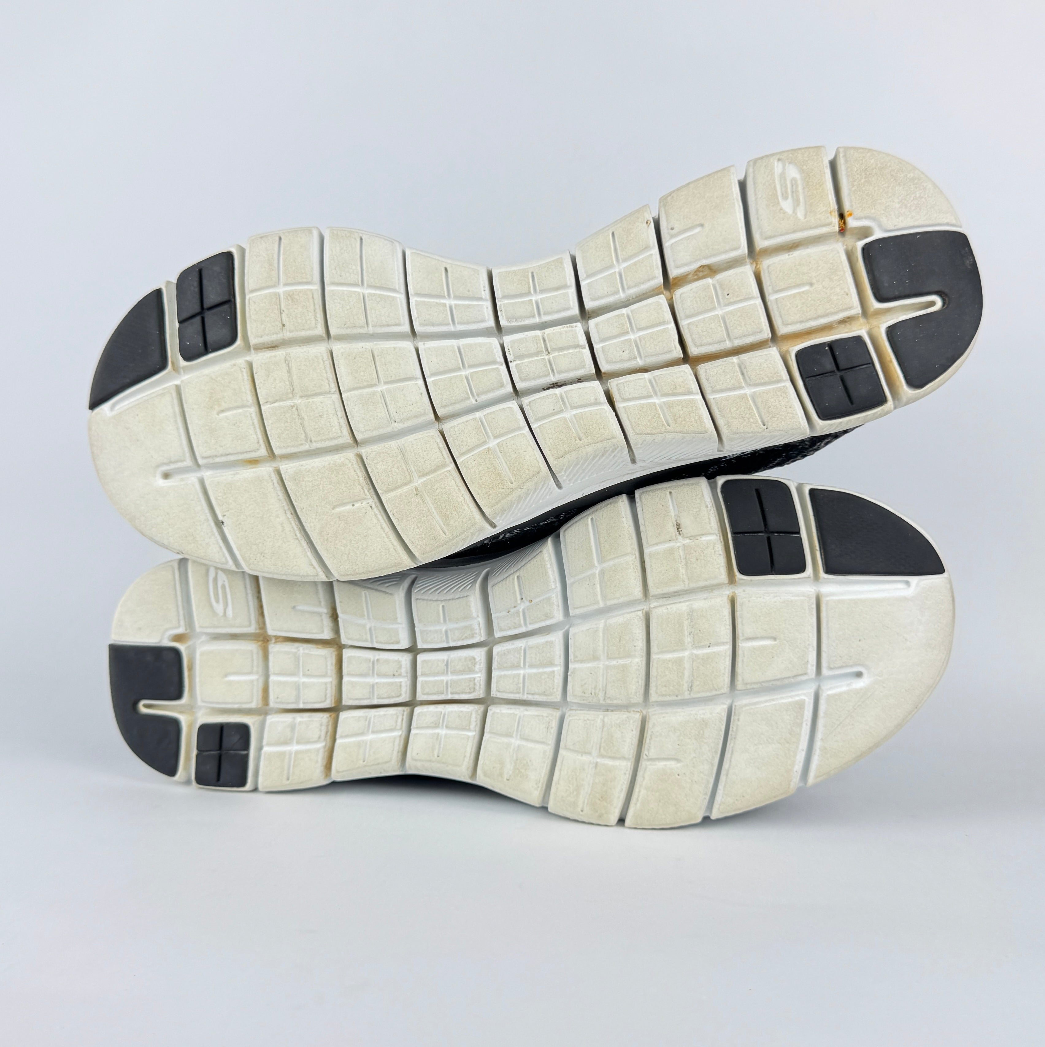 Sketchers sketch knit