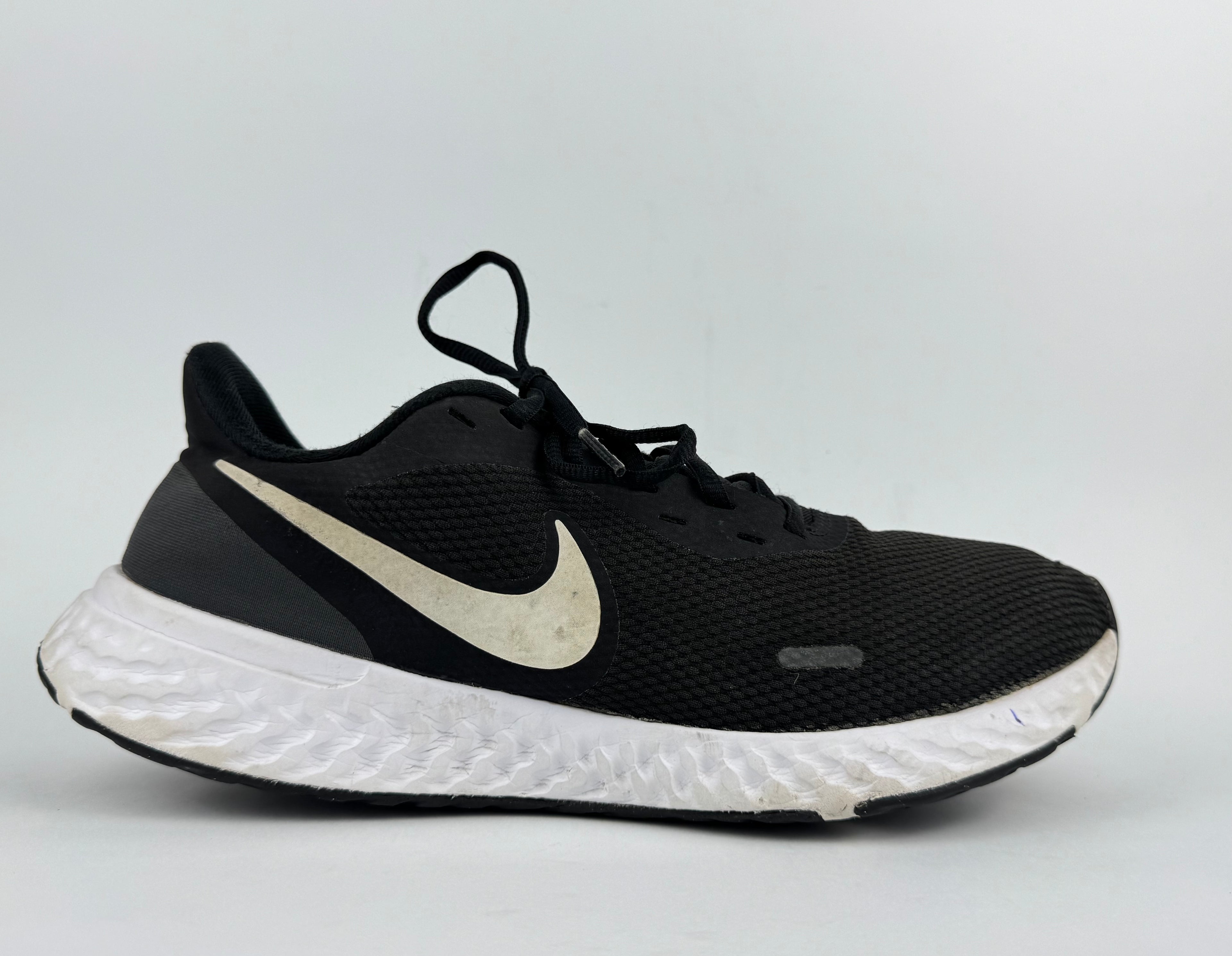 NIKE REVOLUTION 5